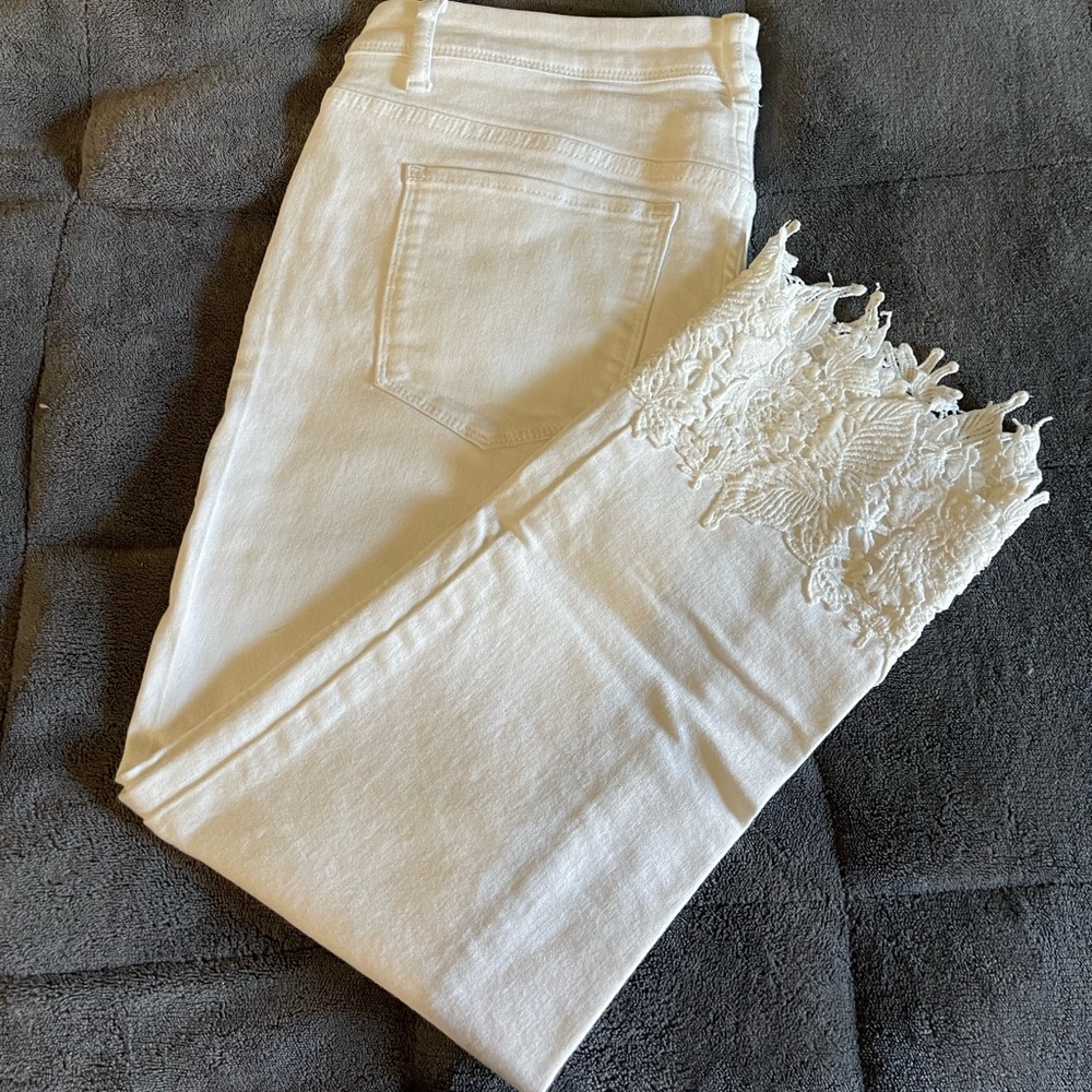 Simply Vera Wang Capris w/ Lace